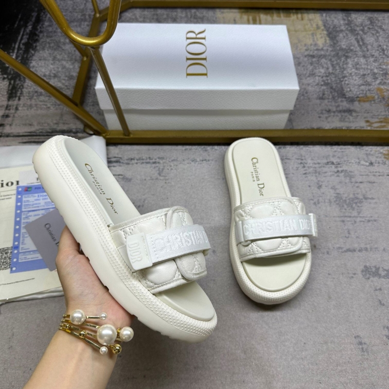 ch**an D*or slippers